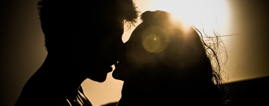 guy kissing girl